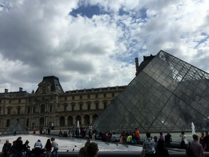 le_louvre_paris