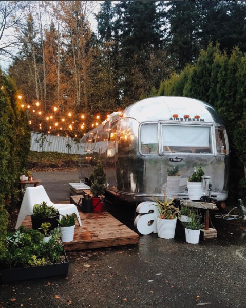 tin-can-homestead-airstream-christmas